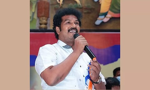 தேங்கிய தண்ணீரை தொழிலாளி வெறும் கையால் அகற்றிய விவகாரம்- எபினேசர் எம்.எல்.ஏ. விளக்கம்