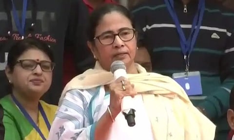 மேற்கு வங்காளம் மீது அவதூறு பரப்பும் ஊடகங்கள் மீது நடவடிக்கை எடுக்கப்படும்- மம்தா பானர்ஜி எச்சரிக்கை