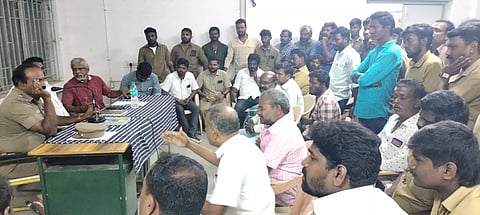 ஜெயங்கொண்டத்தில் ஆட்டோ டிரைவர்களுக்கிடையே மோதல்-வட்டாட்சியர் தலைமையில் பேச்சுவார்த்தை