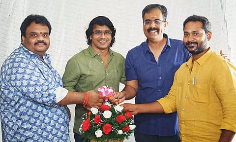 கார்த்தி பட தயாரிப்பாளருடன் இணைந்த விஜய் ஆண்டனி பட இயக்குனர்