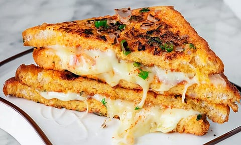 10 நிமிடத்தில் செய்யலாம் ஆம்லெட் சீஸ் சாண்ட்விச்