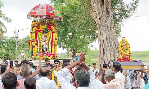 வீதியுலா நடைபெற்றது.