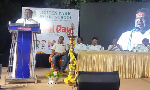 நிகழ்ச்சியில் அமைச்சர் எஸ்.எஸ்.சிவசங்கர் பேசிய காட்சி. 