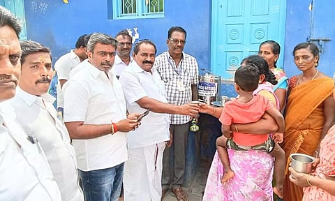 நிலவேம்பு கசாயம் வழங்கப்பட்டபோது எடுத்தபடம்.