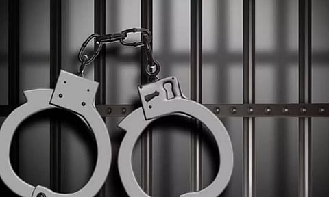 காதலியை திருமணம் செய்ய மறுத்த கிராம நிர்வாக அலுவலர் அதிரடி கைது