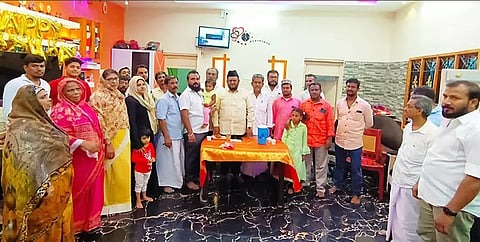 உடன்குடியில் கட்சி நிர்வாகிகளுடன் ஜவாஹிருல்லா எம்.எல்.ஏ. ஆலோசனை நடத்திய காட்சி