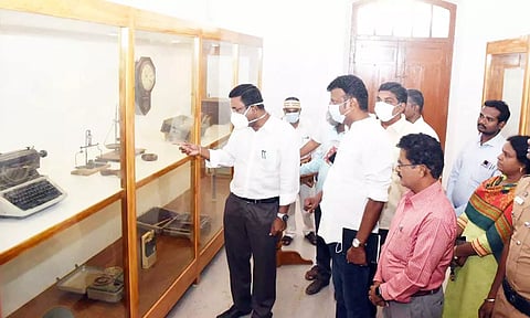 வளர்ச்சி பணிகள் குறித்து கலெக்டர் தினேஷ் பொன்ராஜ் ஆலிவர் ஆய்வு செய்தார். 