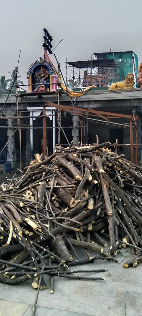 பாரியூர் கொண்டத்து காளியம்மன் கோவிலில் குண்டம் இறங்கும் விழா