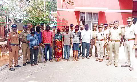 கைது செய்யப்பட்டவர்களை காணலாம்