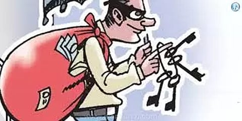 உண்டியலை உடைத்து திருட்டு