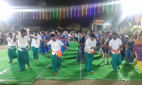பல்லடத்தில் பொதுமக்களை கவர்ந்த கும்மியாட்டம்