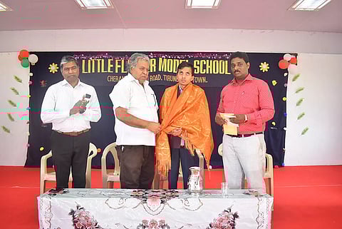 லிட்டில் பிளவர் பள்ளியில் விழிப்புணர்வு நிகழ்ச்சி நடைபெற்ற போது எடுத்த படம்.