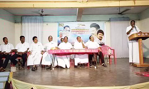 அரக்கோணம் கிழக்கு ஒன்றிய தி.மு.க. செயற்குழு கூட்டம்