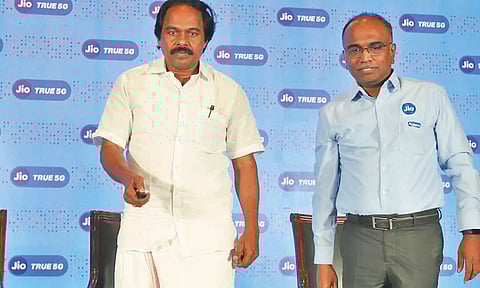 6 நகரங்களில் ஜியோ நிறுவனத்தின் 5ஜி சேவை- அமைச்சர் மனோ தங்கராஜ் தொடங்கிவைத்தார்