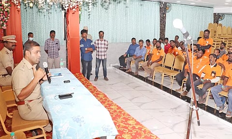 குமரி மாவட்டத்தில் ஆன்லைன் உணவு விநியோகிக்கும் நிறுவனங்கள் பொறுப்புடன் செயல்படவேண்டும் - மாவட்ட போலீஸ் சூப்பிரண்டு அறிவுரை