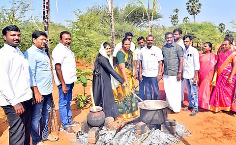 சமத்துவ பொங்கல் வைக்கப்பட்ட காட்சி.