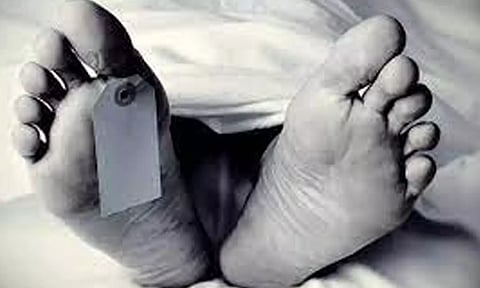 ரெயிலில் அடிபட்டு வாலிபர் சாவு போலீசார் விசாரணை