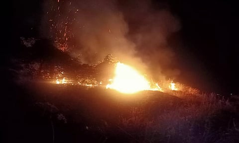 கருங்கல் மலையில் கொழுந்துவிட்டு எரிந்த காட்டுத் தீ.