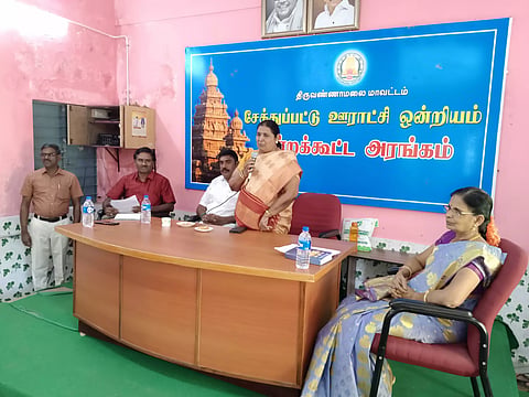 பொதுமக்கள் கூடும் இடங்களை தூய்மையாக வைக்கவேண்டும்