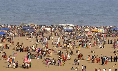 மெரினாவில் காணும் பொங்கல் அன்று 1,200 போலீசார் பாதுகாப்பு- 9 டிரோன் மூலம் கண்காணிப்பு