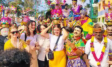 தமிழகத்துக்கு 2 லட்சம் வெளிநாட்டு சுற்றுலா பயணிகள் வருகை- அமைச்சர் ராமச்சந்திரன் தகவல்