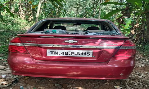 பறிமுதல் செய்யப்பட்ட கார் 