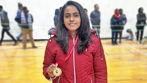 சாதனை படைத்த மாணவி அனுஷியா பிரியதர்ஷினி.