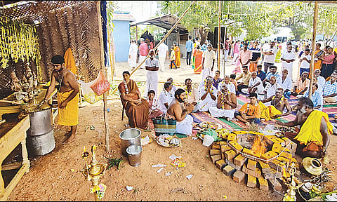 யாகசாலை பூஜை நடைபெற்றபோது எடுத்த படம்.