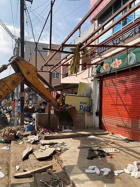 30 ஆக்கிரமிப்பு கடைகள் இடித்து அகற்றம்