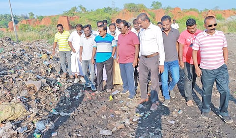 52-வது வார்டில் 'திடீர்' ஆய்வு குப்பைகளை தரம் பிரித்து பொதுமக்கள் வழங்க வேண்டும் - மேயர் மகேஷ் வேண்டுகோள்