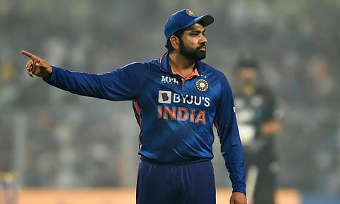 பனி இருக்கும் போது பந்து வீசுவது நாங்கள் சந்திக்க விரும்பிய சவால் - ரோகித் சர்மா