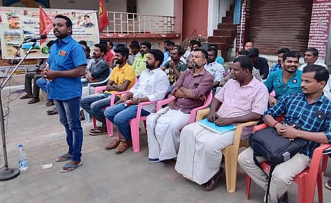 ஆர்ப்பாட்டம் நடைபெற்ற காட்சி.