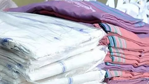 நாமக்கல் மாவட்டத்தில் இலவச வேட்டி, சேலை 40 சதவீதம் பேருக்கு விநியோகம்