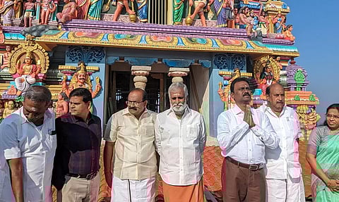 பழனி கோவில் கும்பாபிஷேக பணிகள் குறித்து அமைச்சர் சேகர்பாபு இன்று ஆய்வு மேற்கொண்டார்.