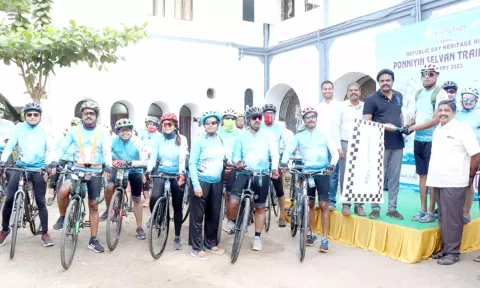 விழிப்புணர்வு சைக்கிள் பயணத்தை மாநகராட்சி மேயர் சண். ராமநாதன் கொடியசைத்து தொடங்கி வைத்தார்.