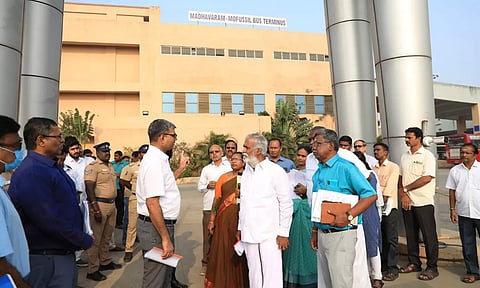 மாதவரம் பஸ் நிலையத்தில் கூடுதல் நவீன வசதிகள்- அமைச்சர் சேகர்பாபு நேரில் பார்வையிட்டு அறிவுரை