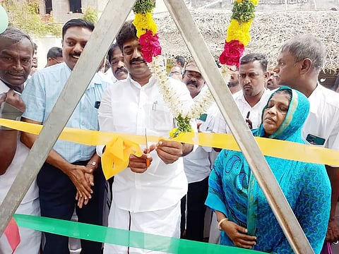 புதிய டிரான்ஸ்பார்மரை காதர்பாட்சா முத்துராமலிங்கம் எம்.எல்.ஏ. திறந்து வைத்தார்.