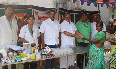 கால்நடை மருத்துவ சுகாதார மற்றும் விழிப்புணர்வு முகாம் நடைபெற்ற காட்சி.