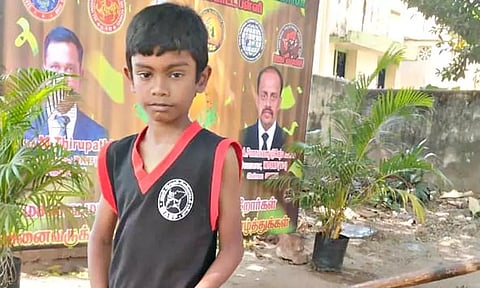 சிலம்ப போட்டிக்கு பள்ளி மாணவன் தேர்வு