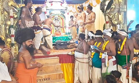 அம்மனுக்கு அர்ச்சனை செய்யப்பட்டு தீபாராதனை காண்பிக்கப்பட்டது.