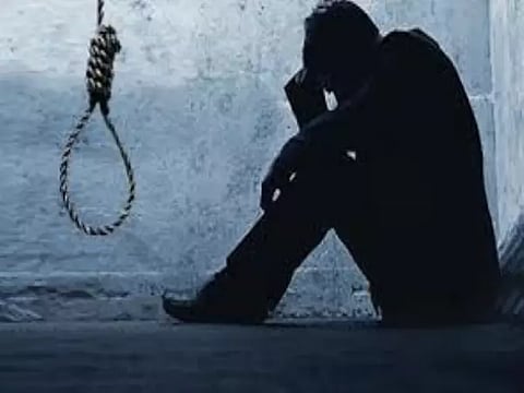 துப்புரவு தொழிலாளி தூக்குபோட்டு தற்கொலை