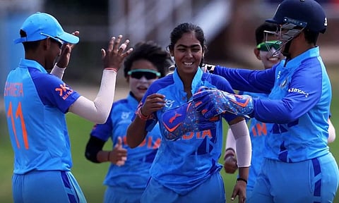 பெண்கள் ஜூனியர் உலக கோப்பை கிரிக்கெட் - இலங்கையை எளிதில் வென்றது இந்தியா