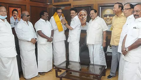 அண்ணா அறிவாலயத்தில் முதலமைச்சர் மு.க.ஸ்டாலினுடன் ஈ.வி.கே.எஸ். இளங்கோவன் சந்திப்பு