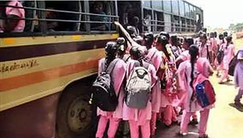 தனி பஸ்கள் இயக்கப்படுமா? பயணிகள் அவதி