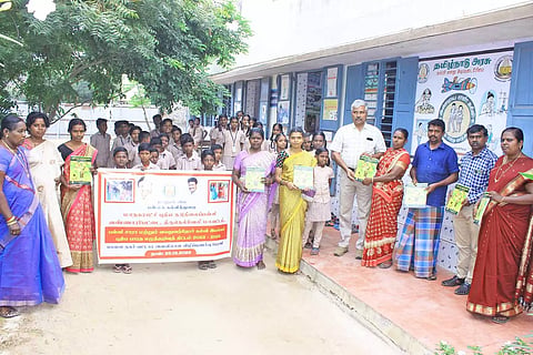 பேரணியில் கலந்து கொண்ட பள்ளி மாணவர்கள்.