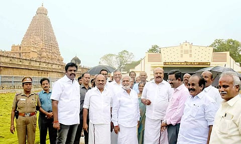 சிவராத்திரி விழா தொடர்பாக தஞ்சை பெரிய கோவில் அருகே உள்ள பெத்தண்ணன் கலையரங்கத்தில் அமைச்சர் சேகர்பாபு ஆய்வு செய்தார்.