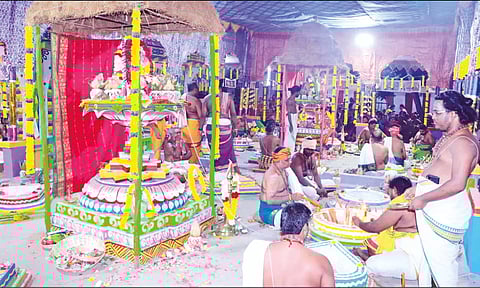 யாகசாலை பூஜை நடைபெற்ற போது எடுத்த படம்.