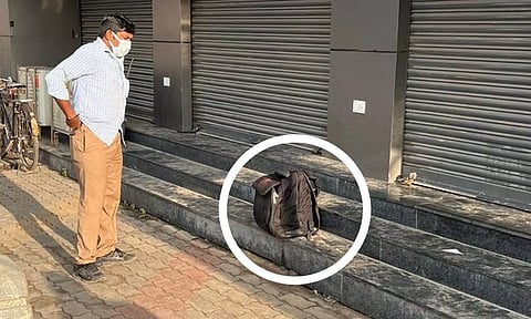 கடை முன்பு கிடந்த மர்ம பையை படத்தில் காணலாம்.