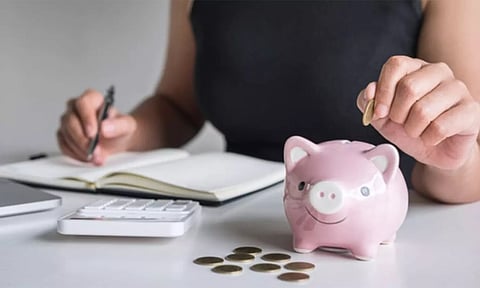 பெண்களே சிக்கனத்தை பின்பற்றி சேமிக்க பழகுவோம்...