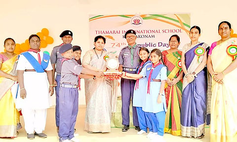 விழாவில் மாணவர்களுக்கு பரிசுகள் வழங்கப்பட்டது.